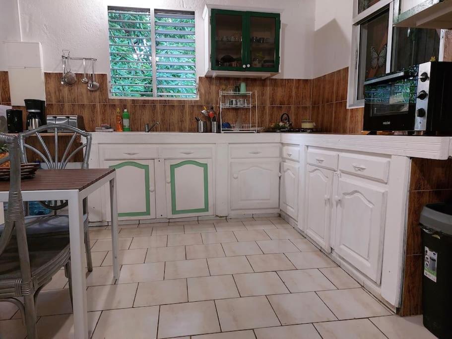La Petite Maison, Spacieuse, Avec Jardin / Parking Sainte-Rose Eksteriør bilde