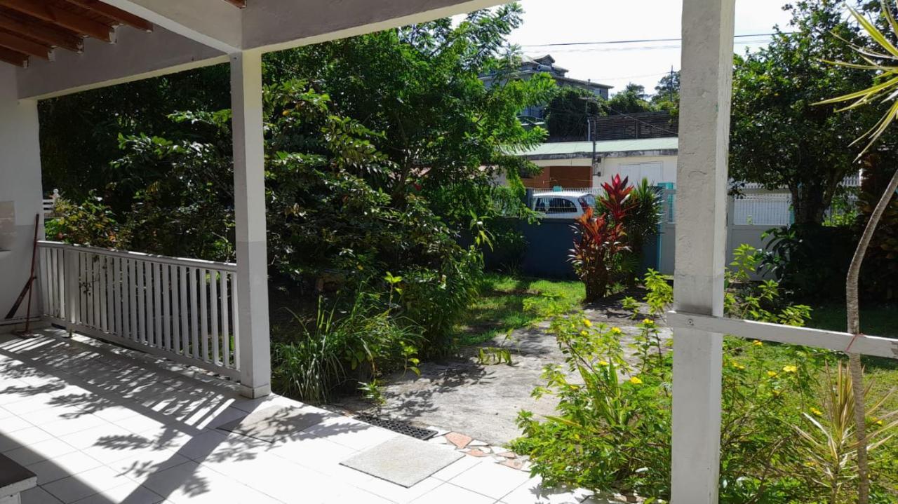 La Petite Maison, Spacieuse, Avec Jardin / Parking Sainte-Rose Eksteriør bilde