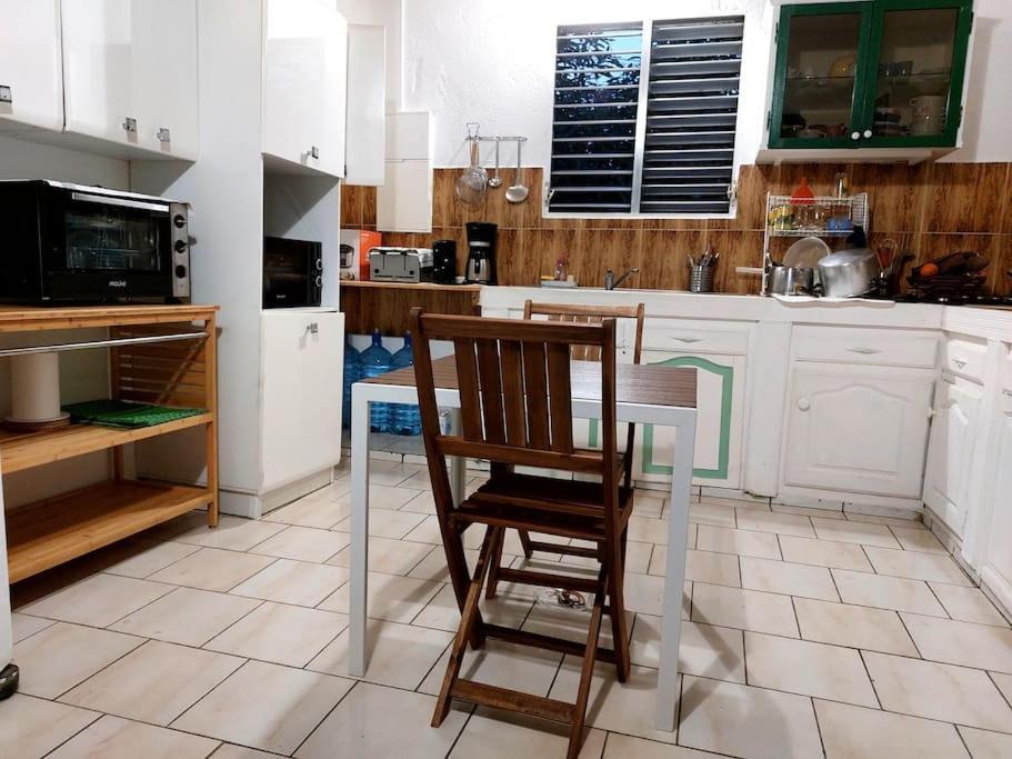 La Petite Maison, Spacieuse, Avec Jardin / Parking Sainte-Rose Eksteriør bilde